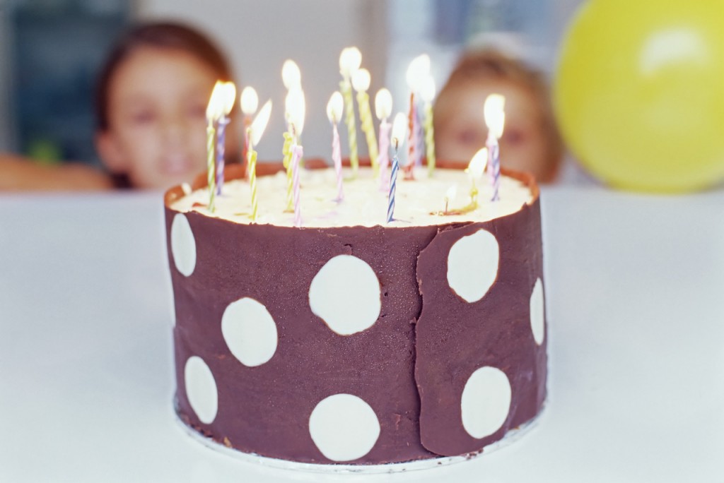 birthday-cake-sisters